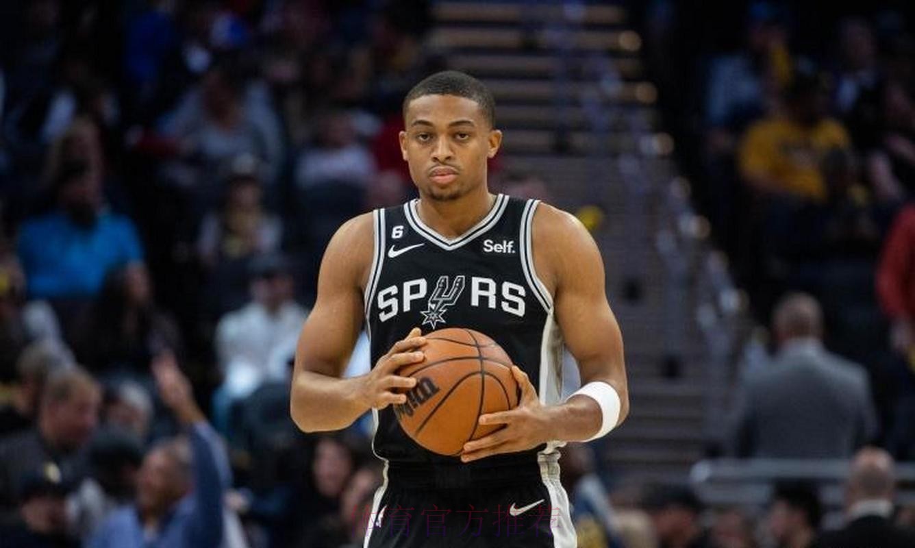 凯尔登-约翰逊全场8中5,三分4中3得到15分2篮板 凯尔登-约翰逊全场8中5,三分4中3得到15分2篮板